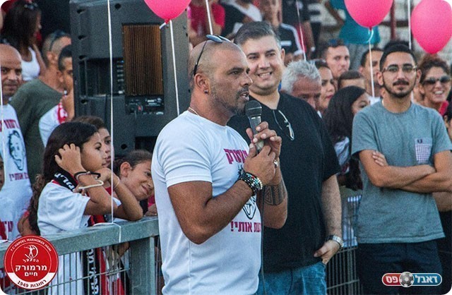 אייל גולן בפנייה לקהל ולשחקנים (יוסי סוריק)